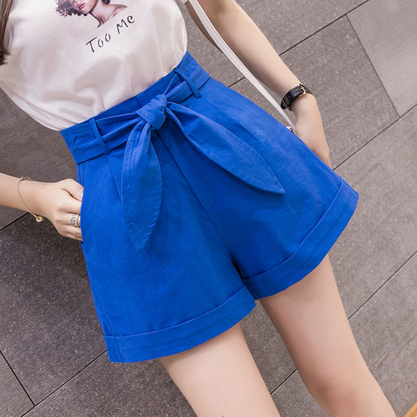 Pantaloni scurți de damă cu element panglică în mai multe culori