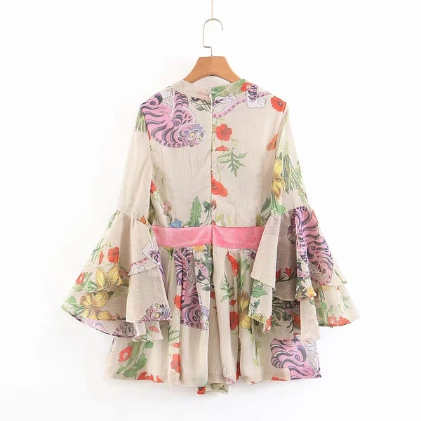 Μοντέρνα γυναικεία ολόσωμη φόρμα με φαρδιά μανίκια