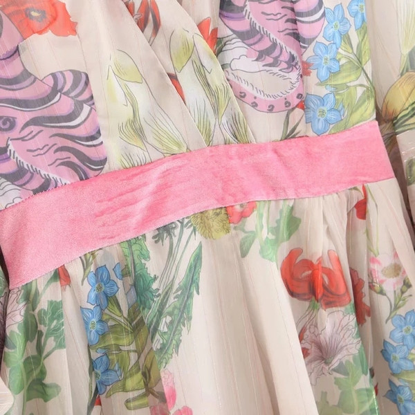 Μοντέρνα γυναικεία ολόσωμη φόρμα με φαρδιά μανίκια