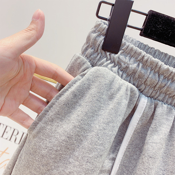 Női rövidnadrág nyakkendővel, három színben