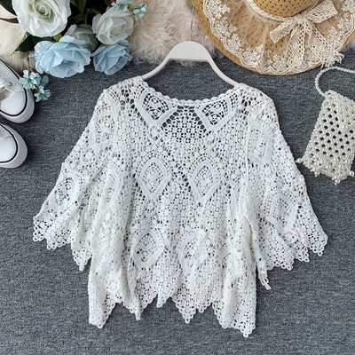 Modern női blúz széles ujjú fehér és bézs színben