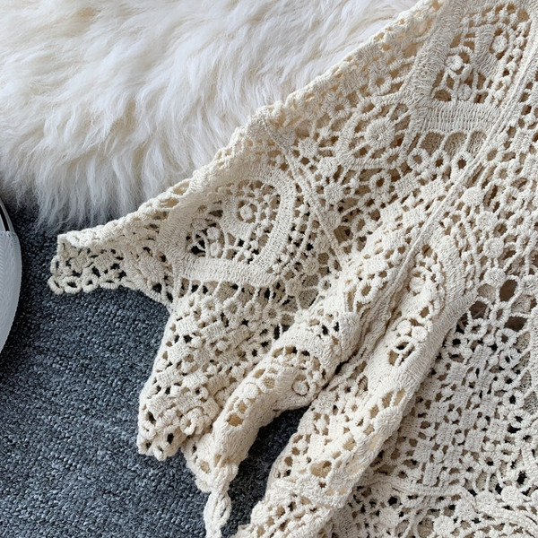 Modern női blúz széles ujjú fehér és bézs színben