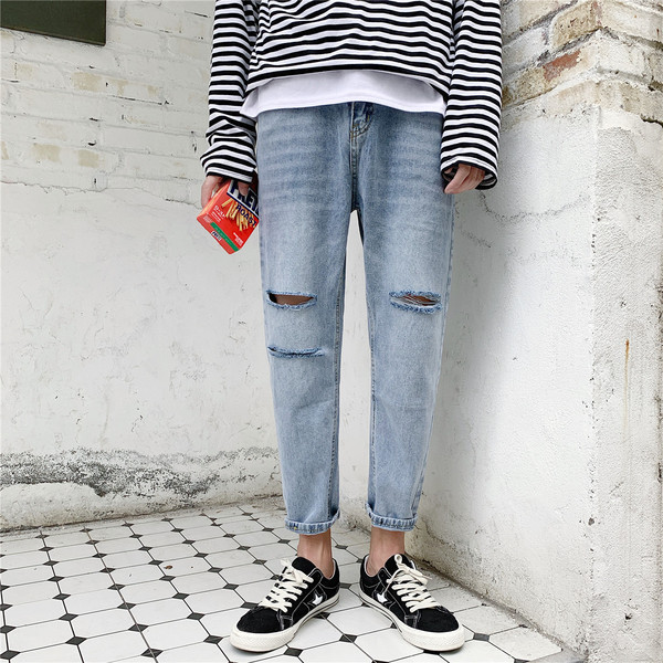 Aktuális férfi farmer, kék színben szakadt motívumokkal