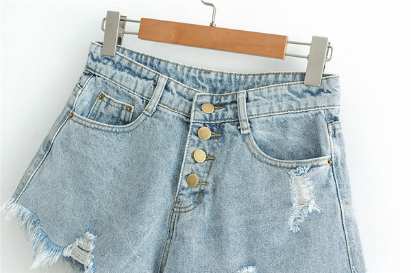 Női rövidnadrág szakadt motívumokkal, két színben