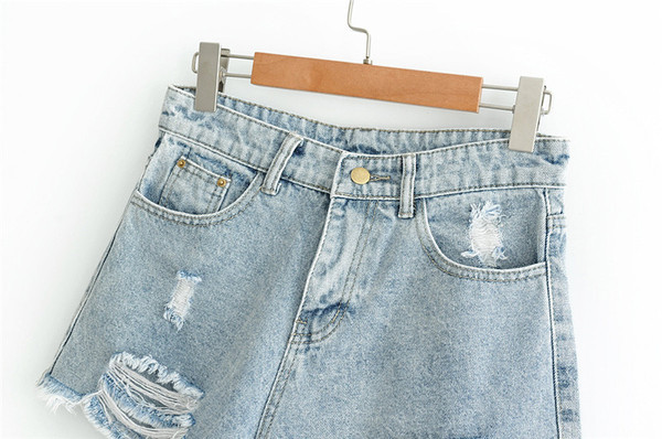 Pantaloni scurți din denim cu buzunare în albastru