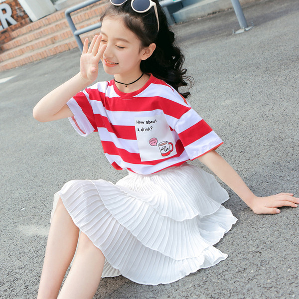 Gyermek modern szoknya szabású modell fehér színben