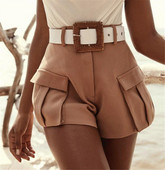 Modern női rövidnadrág magas derékkal és zsebbel