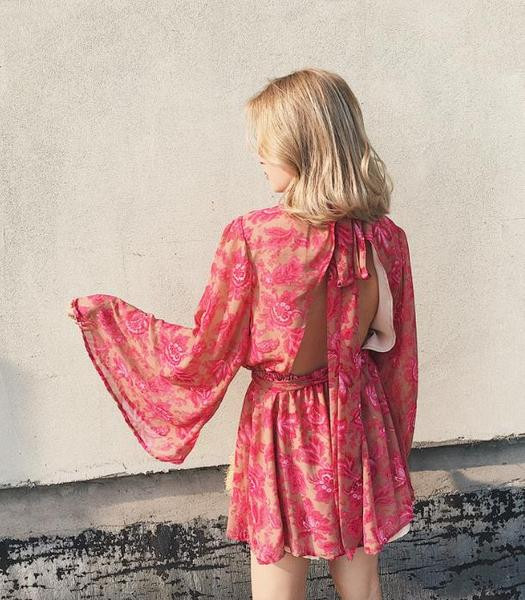 Női rövid sifon jumpsuit, hosszú, széles ujjú virágmintával