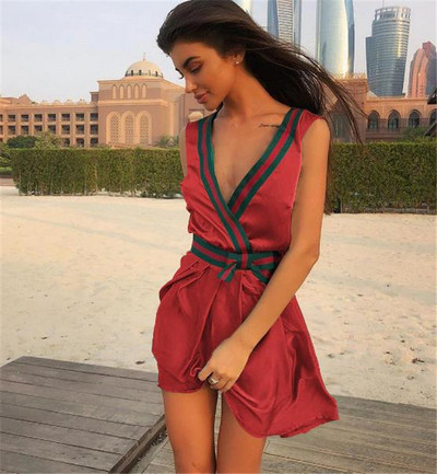 Modern női ruha V-nyakkal és szalaggal, három színben