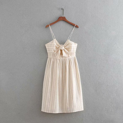 Női alkalmi ruha pántokkal és szalaggal