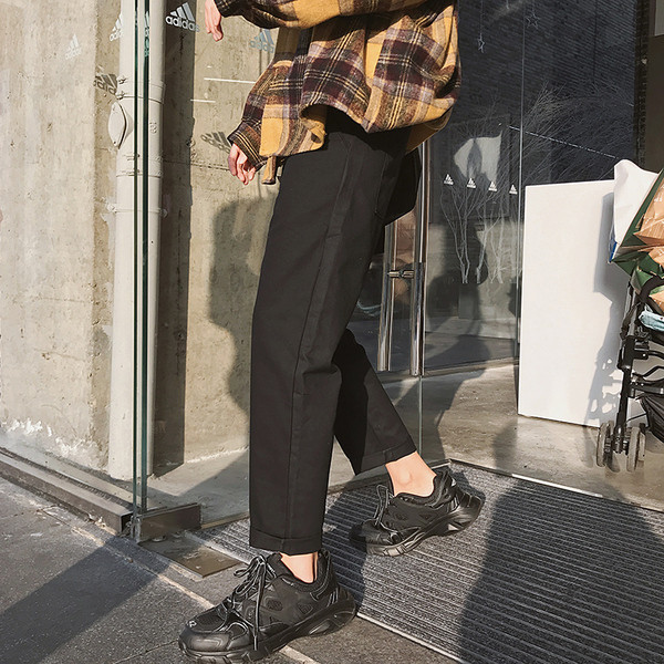 Pantaloni de barbati sportivi si eleganti in negru si bej