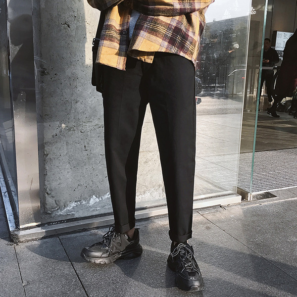 Pantaloni de barbati sportivi si eleganti in negru si bej