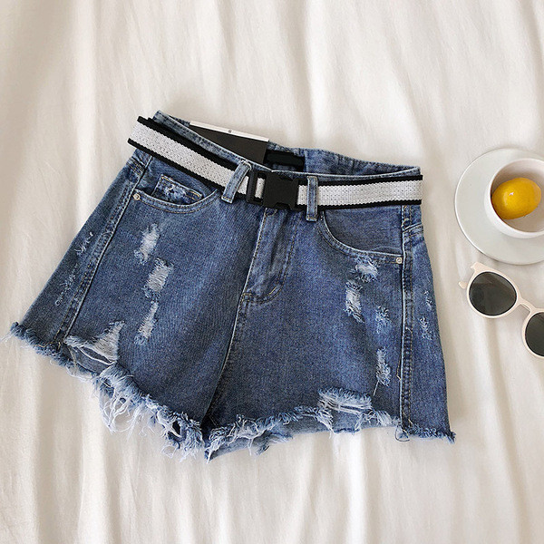 Női farmer rövidnadrág szakadt motívumokkal, kék színben