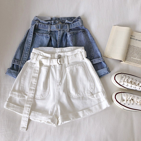 Pantaloni scurți casual de damă cu talie înaltă și buzunare în alb și albastru