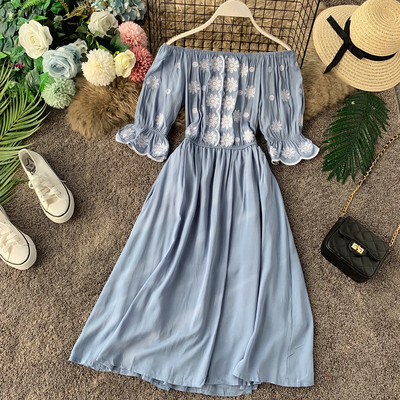 Hímzéses, csupasz vállú, hétköznapi női ruha többféle színben