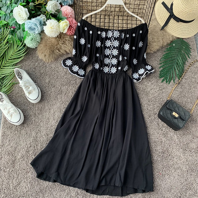 Hímzéses, csupasz vállú, hétköznapi női ruha többféle színben