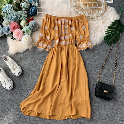 Hímzéses, csupasz vállú, hétköznapi női ruha többféle színben