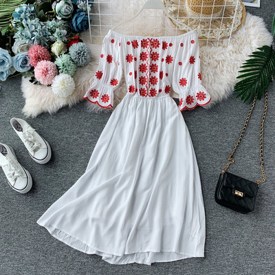 Hímzéses, csupasz vállú, hétköznapi női ruha többféle színben