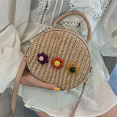 Geanta de dama tricotata cu flori element 3D