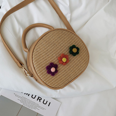 Geanta de dama tricotata cu flori element 3D