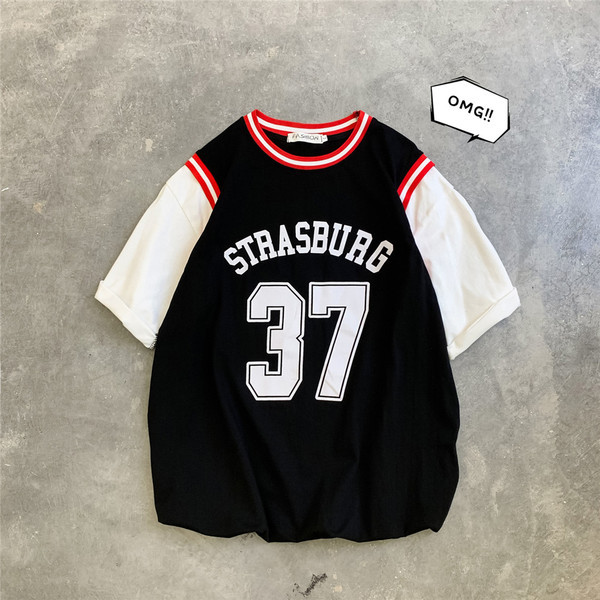 Férfi sportpóló fekete és piros mintával