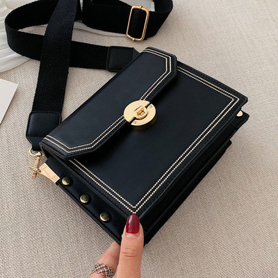 Női táska hosszú füllel és fém csattal