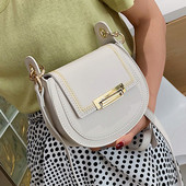 Fém elemekkel ellátott női táska négy színben