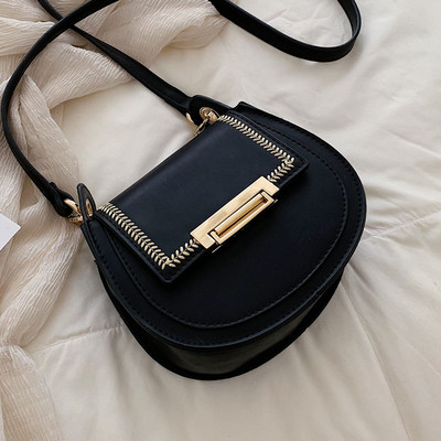 Fém elemekkel ellátott női táska négy színben