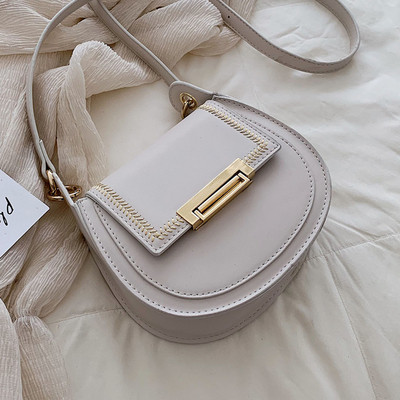 Fém elemekkel ellátott női táska négy színben