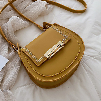 Fém elemekkel ellátott női táska négy színben