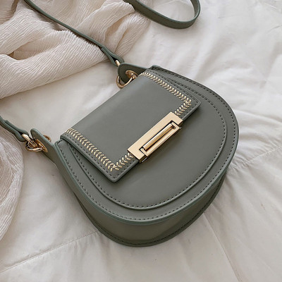 Fém elemekkel ellátott női táska négy színben