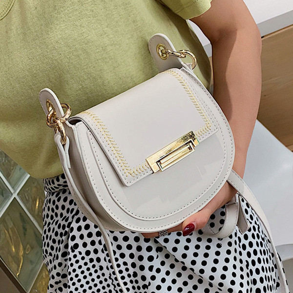 Fém elemekkel ellátott női táska négy színben