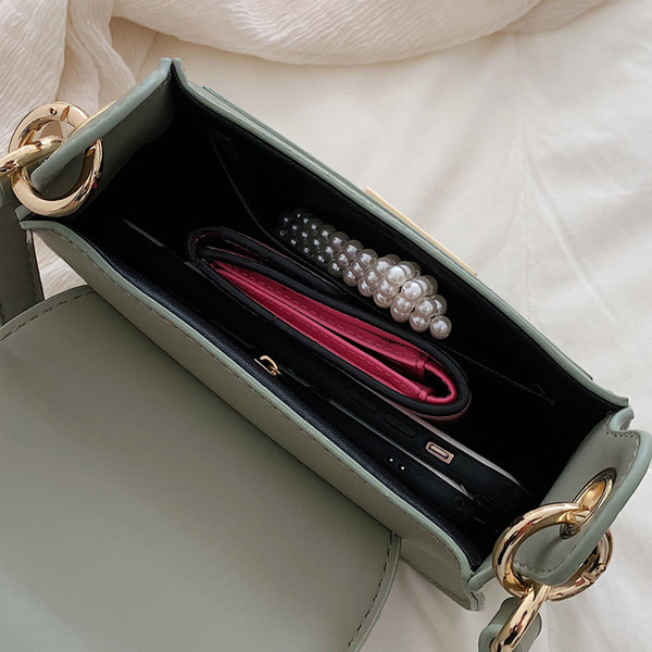 Fém elemekkel ellátott női táska négy színben