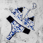 Μοντέρνο γυναικείο μαγιό  με δύο έγχρωμες εκτυπώσεις