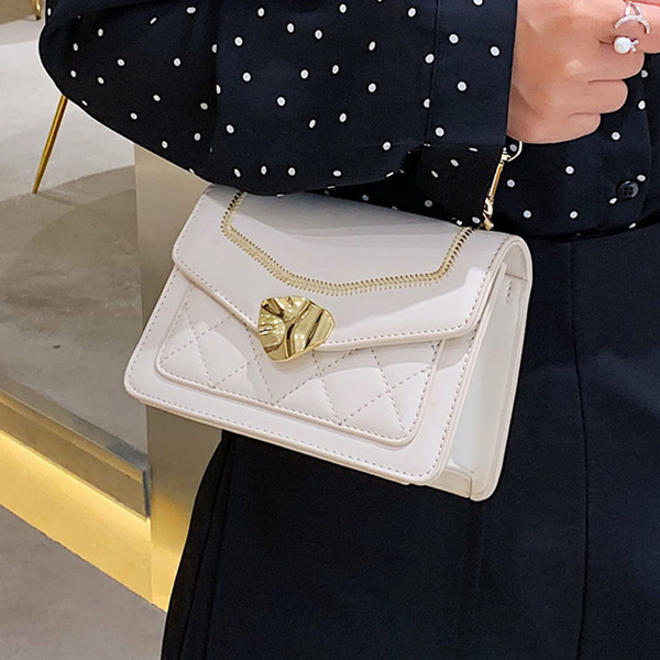 Stílusos női táska hosszú és rövid fém fogantyúval