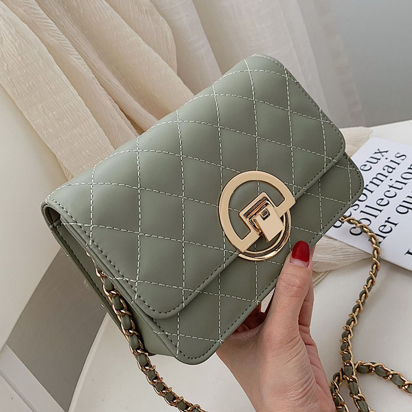 Geanta de dama moderna cu inchidere metalica in patru culori