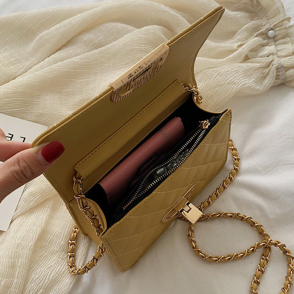 Geanta de dama moderna cu inchidere metalica in patru culori