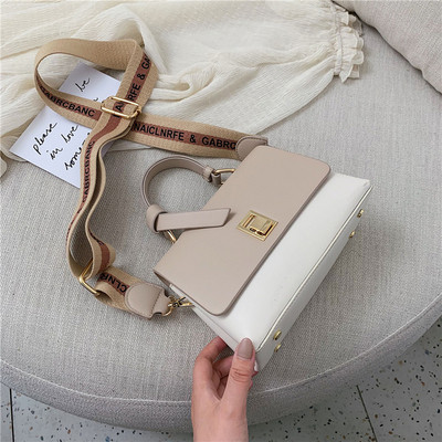 Új modell női táska fém elemekkel