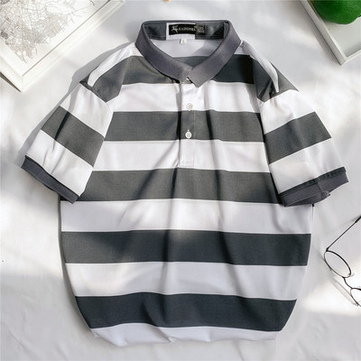 Tricou bărbătesc în dungi cu guler în negru și gri