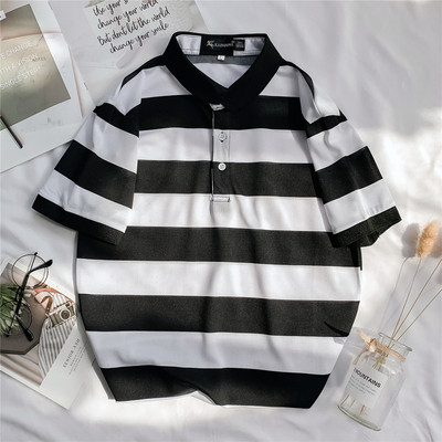 Tricou bărbătesc în dungi cu guler în negru și gri