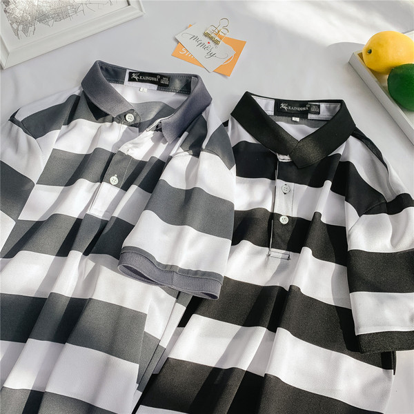 Tricou bărbătesc în dungi cu guler în negru și gri