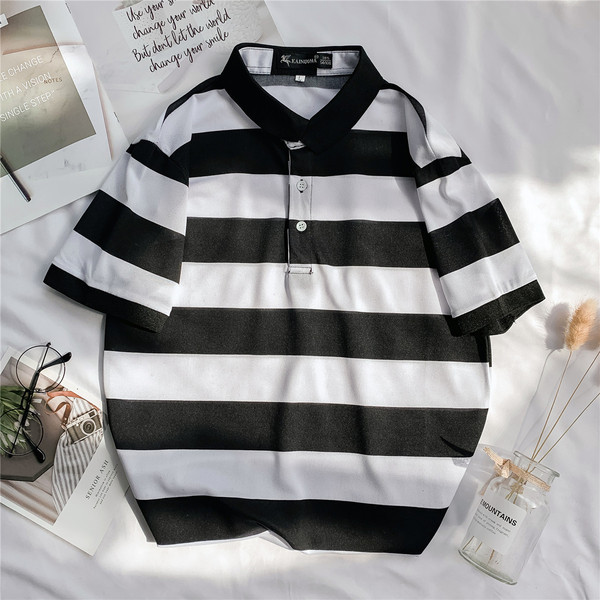 Tricou bărbătesc în dungi cu guler în negru și gri