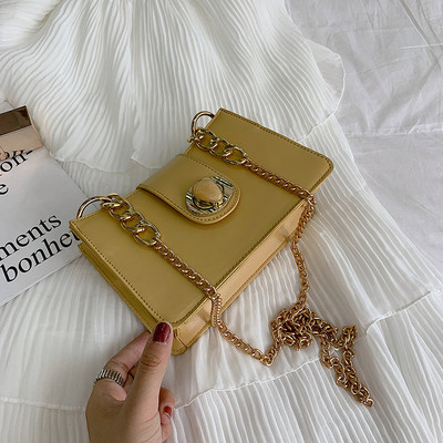 Elegáns női táska fém rögzítéssel több színben