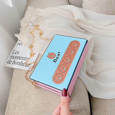 Modern női táska rátéttel és fémlánccal több színben