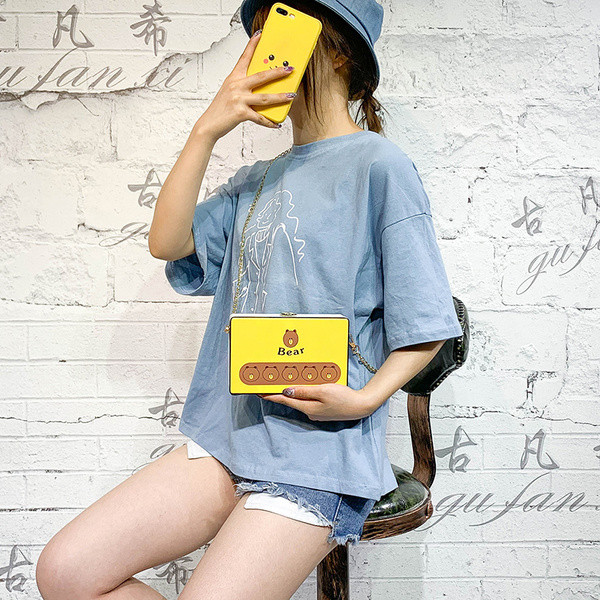 Modern női táska rátéttel és fémlánccal több színben