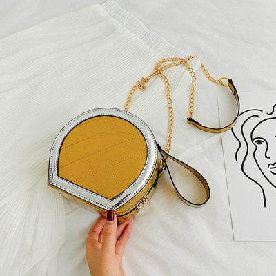 Geanta de dama moderna din piele ecologica si lant metalic