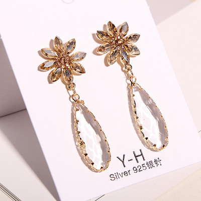 Cercei de dama actuali cu pietre-in culoare aurie