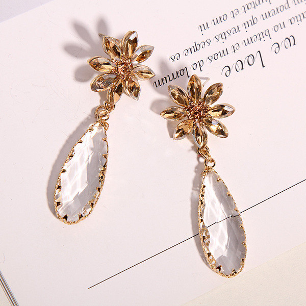 Cercei de dama actuali cu pietre-in culoare aurie