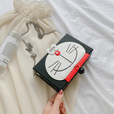 Модерна дамска чанта с 3D елемент в три цвята