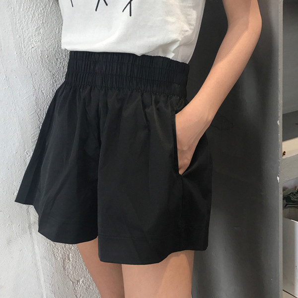 Pantaloni scurti de dama cu talie elastica in mai multe culori